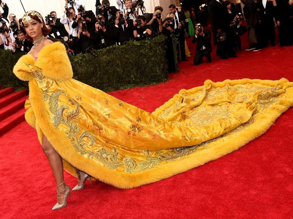 Rihanna Merasa Seperti Badut di Met Gala Rihanna Merasa Seperti Badut di Met Gala