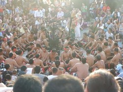 Ini Tempat Terbaik untuk Melihat Tari Kecak di Bali