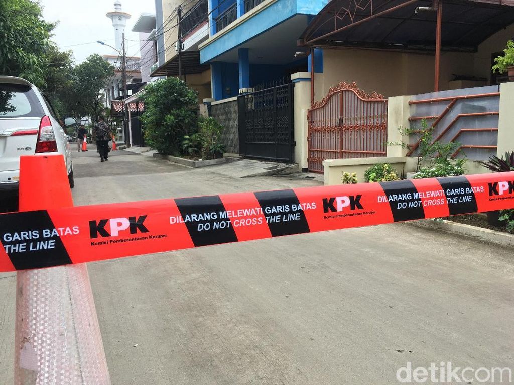 KPK Geledah Kanwil Kemenag Jatim Terkait Suap Romahurmuziy KPK Geledah Kanwil Kemenag Jatim Terkait Suap Romahurmuziy