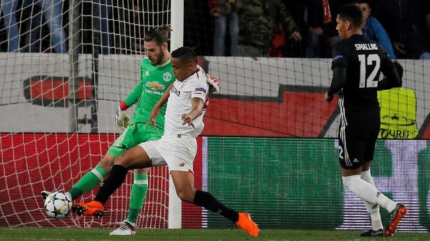 David de Gea membuat delapan penyelamatan dalam pertandingan melawan Sevilla, Kamis (22/2).