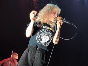 Senangnya Heyley Williams saat Paramore Dipuji Elton John