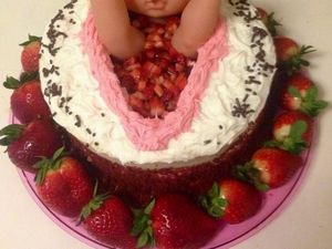 Kreatif! Jenis Kelamin Jabang Bayi Diumumkan Lewat Kue Unik Ini