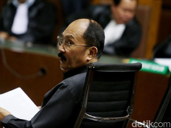 Foto: Fredrich yang Tetap Bombastis di Pengadilan