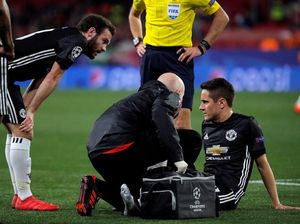 Terkait Cederanya Herrera, Mourinho Pertanyakan Tim Medis MU