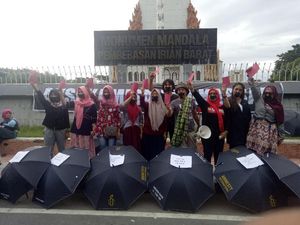 Aksi Kartu Merah untuk Pemerintah dan DPR Tolak UU MD3