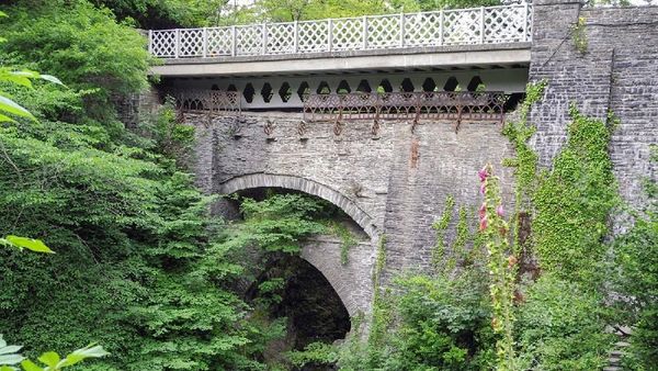 Foto: Konon Jembatan Ini Dibangun Iblis