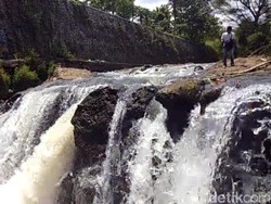 Berpose Terjun Sungai, Pelajar di Sukabumi Tewas Tenggelam