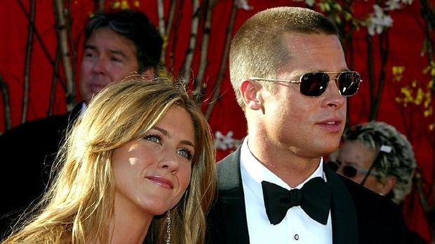 Brad Pitt Disebut Jadi Penyebab Jennifer Aniston Cerai