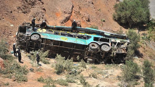 Foto: Ini Bus yang Jatuh ke Jurang Peru dan Tewaskan 44 Orang