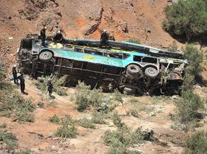 Foto: Ini Bus yang Jatuh ke Jurang Peru dan Tewaskan 44 Orang