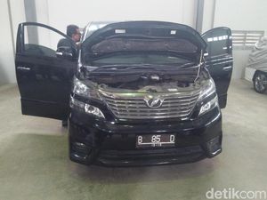 Mobil Vellfire Nazarudin Dilelang Rp 157 Juta