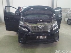 Mobil Vellfire Nazarudin Dilelang Rp 157 Juta