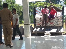 Warga di Bondowoso Keluhkan Kebijakan Pengurangan Jatah Rastra