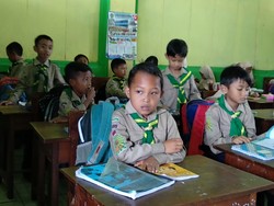 Meski Sebatang Kara, Semangat Belajar Eka Tetap Tinggi