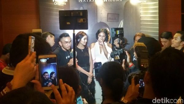 Ramainya Gala Premiere Film Horor Natasha Wilona Nini Thowok