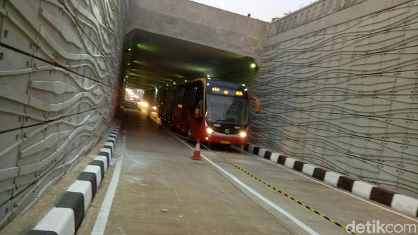 Foto: Lalu Lintas di Lebak Bulus Setelah Underpass Bisa Dilintasi