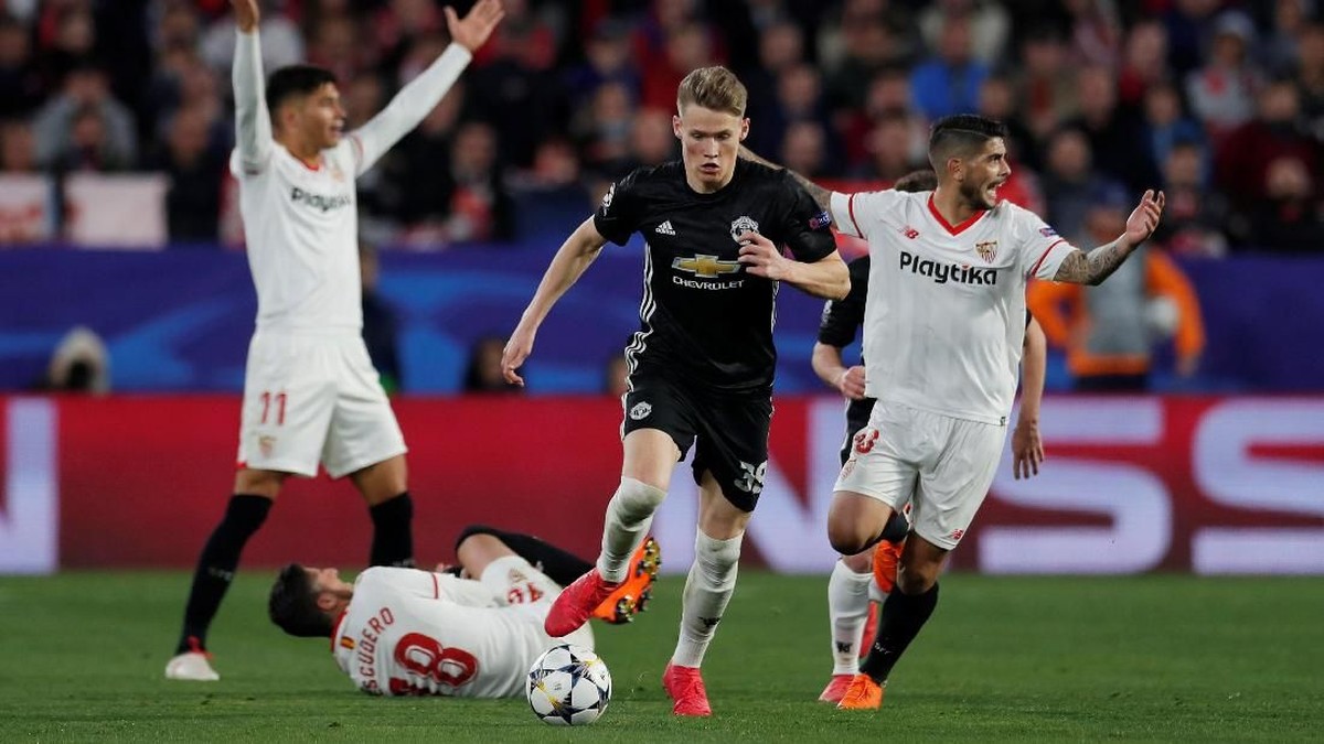Scott McTominay di laga Sevilla vs Manchester United. (Foto: Andrew Couldridge/Action Images via Reuters)