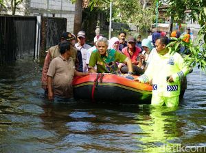 Ganjar Pranowo Janji Carikan Dana CSR untuk Pompa Banjir di Demak