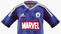 Jersey Spiderman ini didominasi warna biru keunguan. Nuansa Spiderman salah satunya terlihat dari bagian logo di dada. Foto: @OFOBALLES/Twitter (via Footy Headlines)