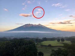 Unggah Foto Awan di Gunung Salak, Bu Ani: Seperti Angka 14