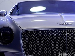 Perakitan 1 Mobil Bentley Butuh 133 Jam