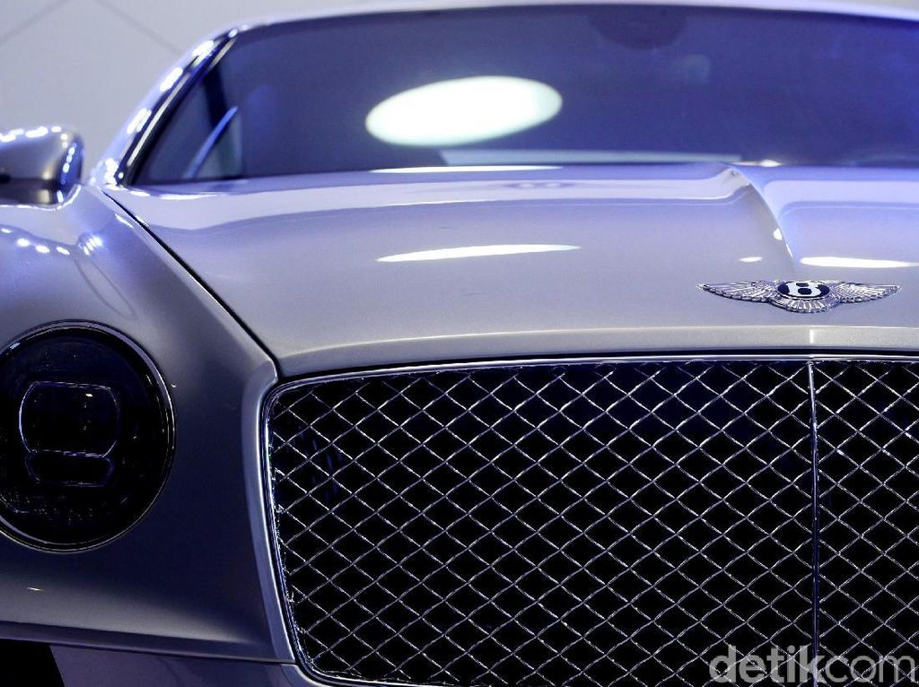 Perakitan 1 Mobil Bentley Butuh 133 Jam Perakitan 1 Mobil Bentley Butuh 133 Jam