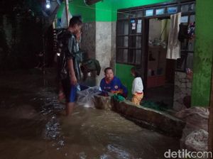 Tanggul Jebol, Permukiman di Paseh Bandung Tergenang Banjir