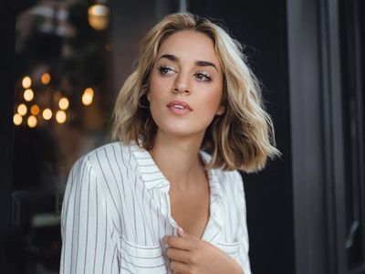 Cantiknya Allie Ayers, Mantan Programmer yang Alih Profesi Jadi Model Seksi