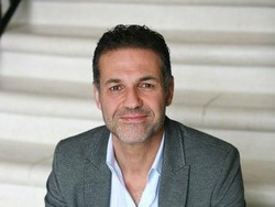 Novelis The Kite Runner Tulis Buku Baru tentang Pengungsi Suriah