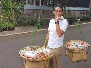 Lihat Aksi Sandiaga Uno Jadi Tukang Jajanan Pikul Sampai Kulineran di Solo