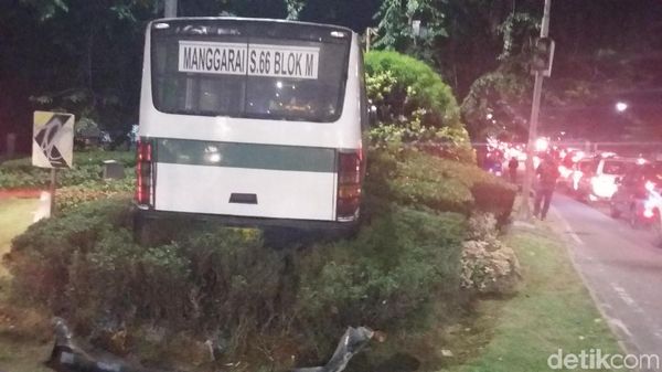 Foto: Kopaja Nyungsep di Latuharhary