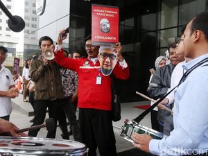 Semangat Pendukung dan Penggiat Anti Korupsi Sambut Novel