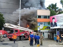 8 Jam Kebakaran Matahari Mall Kudus Akhirnya Berhasil Dipadamkam