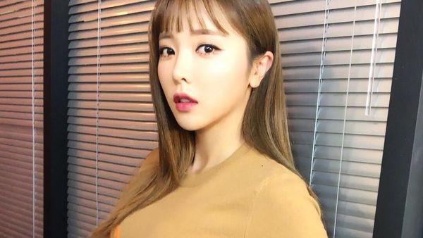 Gaya Hong Jinyoung Pasca Oplas