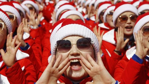 Aksi Cheerleader Korea Utara di Olimpiade Musim Dingin