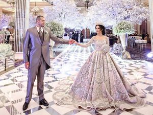 5 Pernikahan Mewah Selebgram Indonesia, Gaun Menyala hingga ala Cinderella 5 Pernikahan Mewah Selebgram Indonesia, Gaun Menyala hingga ala Cinderella