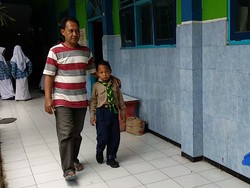 Kisah Eka, Sudah Yatim, Ditinggal Ibu Tanpa Kabar Pula