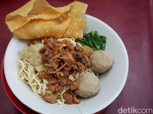 Mie Bloon : Makan Mie Ayam dan Yamien Murah Enak, Nggak Jadi Bloon! Mie Bloon : Makan Mie Ayam dan Yamien Murah Enak, Nggak Jadi Bloon!
