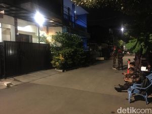 Rumah Novel Baswedan Dijaga 24 Jam Rumah Novel Baswedan Dijaga 24 Jam