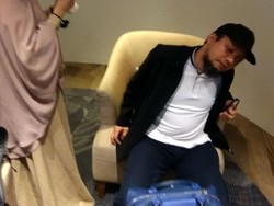 Dibantu Istri, Novel Pakai Obat Sebelum Terbang Pulang ke Tanah Air