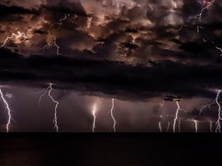 Selfie Berujung Maut, 11 Wisatawan di India Tewas Disambar Petir