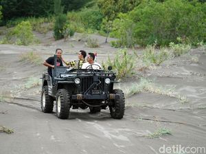 Bertualang Naik Jip di Parangtritis, Mau Coba?