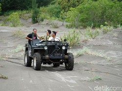 Bertualang Naik Jip di Parangtritis, Mau Coba?