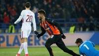 Shaktar kemudian merespons lewat gol Facundo Ferreyra di menit ke-52. Skor imbang lagi, 1-1. (Foto: Gleb Garanich/Reuters)
