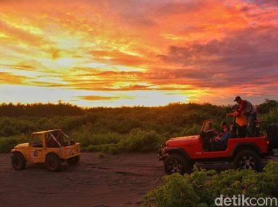 Foto: Serunya Naik Jip di Parangtritis