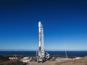 Satelit Merah Putih Segera Meroket Bareng SpaceX Satelit Merah Putih Segera Meroket Bareng SpaceX