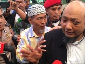 Tiba di Rumah, Novel Baswedan Salat di Masjid Al-Ihsan Tiba di Rumah, Novel Baswedan Salat di Masjid Al-Ihsan