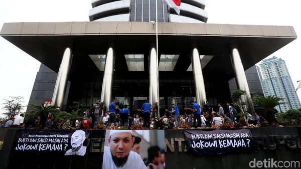 Foto Pekan Ini: #Novel Kembali sampai Bagian Pilar Becakayu Ambruk