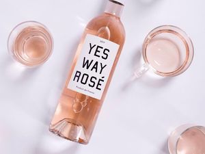 Cantiknya! Wine Ini Punya Warna Pink Lembut Mirip Parfum