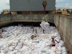 Beras Impor Dari Vietnam Tiba di Pelabuhan Tanjungwangi